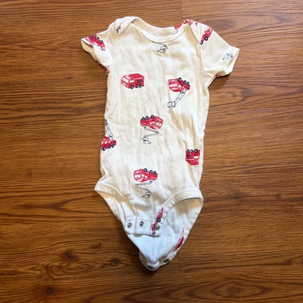 Carters Baby Boy Fire Truck Bodysuit Short Sleeve White Red 9 Months Snaps Print